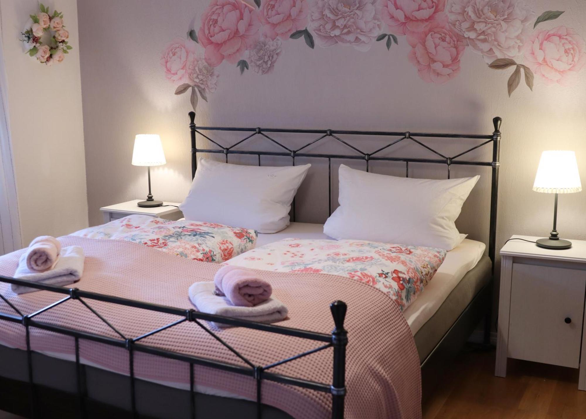 Rose Apartment *